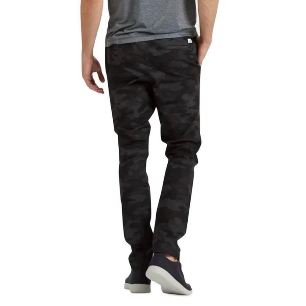 Vuori Men's Chinos - Black Camo color EUC, Size M